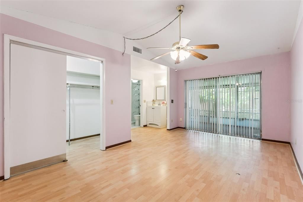 Active With Contract: $298,400 (2 beds, 2 baths, 1258 Square Feet)