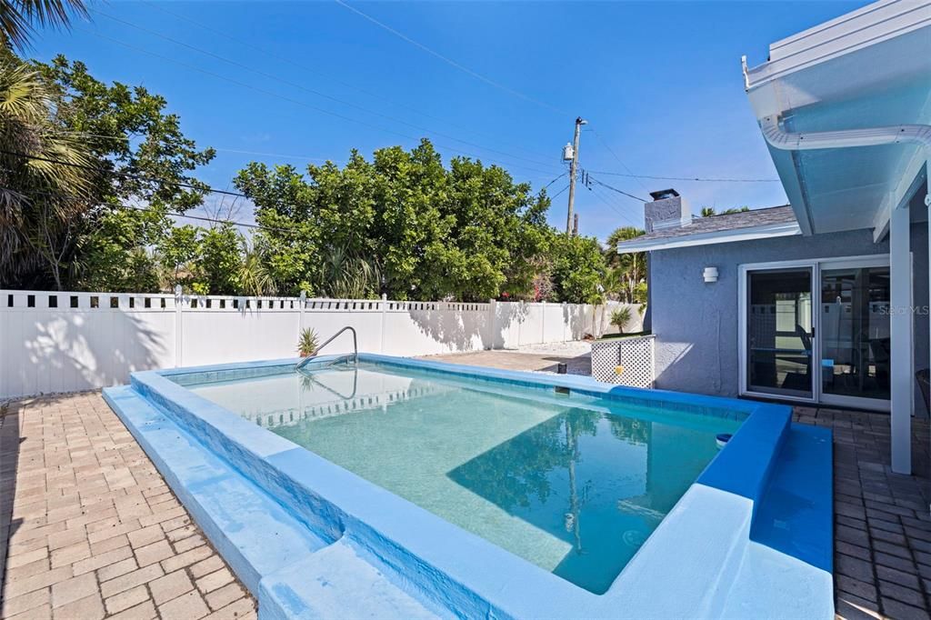 For Sale: $749,000 (3 beds, 2 baths, 1916 Square Feet)