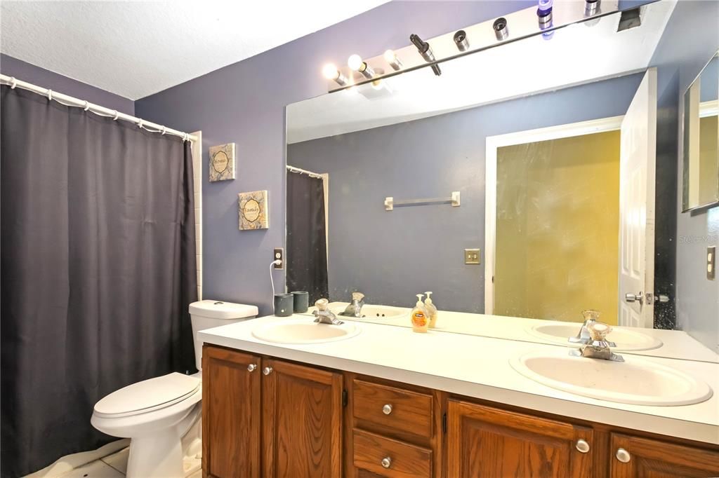 En Venta: $400,000 (4 camas, 2 baños, 1956 Pies cuadrados)