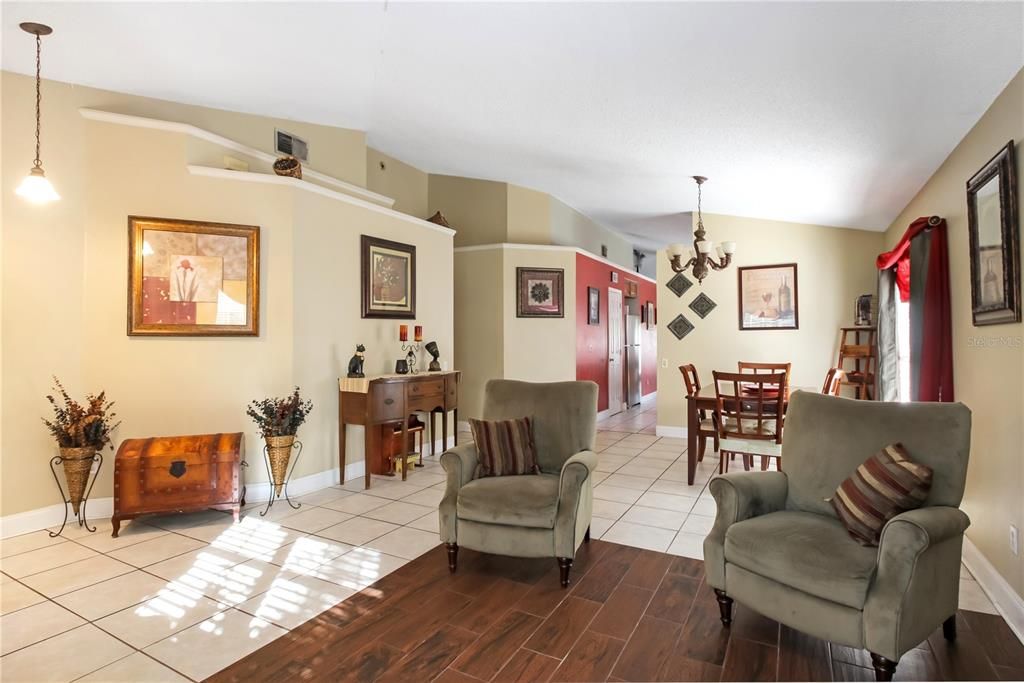 En Venta: $400,000 (4 camas, 2 baños, 1956 Pies cuadrados)