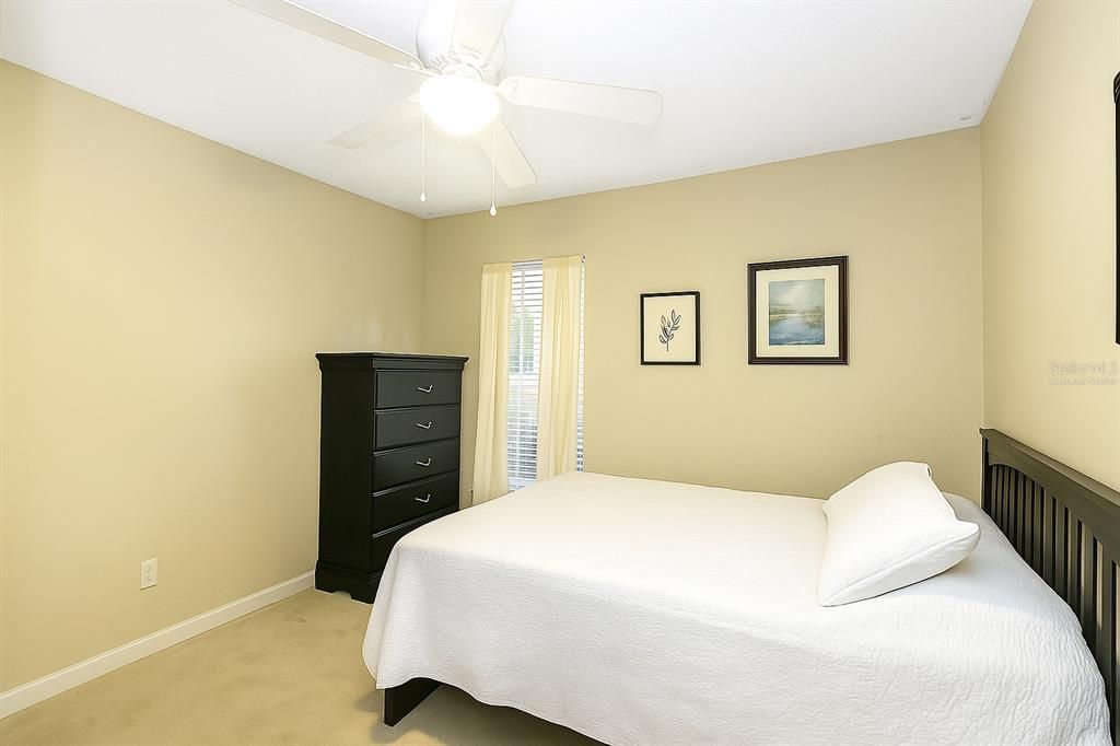 En Venta: $400,000 (4 camas, 2 baños, 1956 Pies cuadrados)