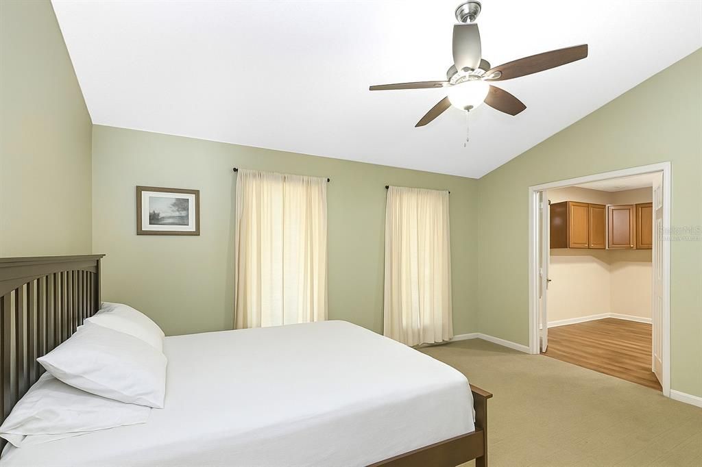 En Venta: $400,000 (4 camas, 2 baños, 1956 Pies cuadrados)