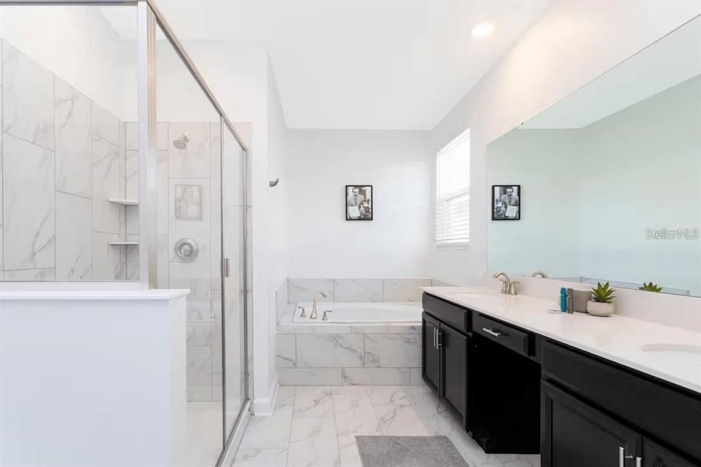 For Sale: $599,999 (6 beds, 5 baths, 3291 Square Feet)