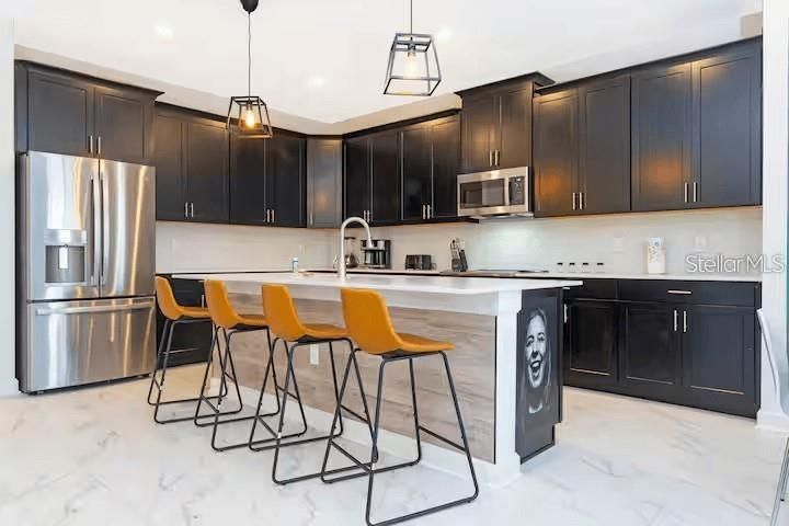 For Sale: $599,999 (6 beds, 5 baths, 3291 Square Feet)