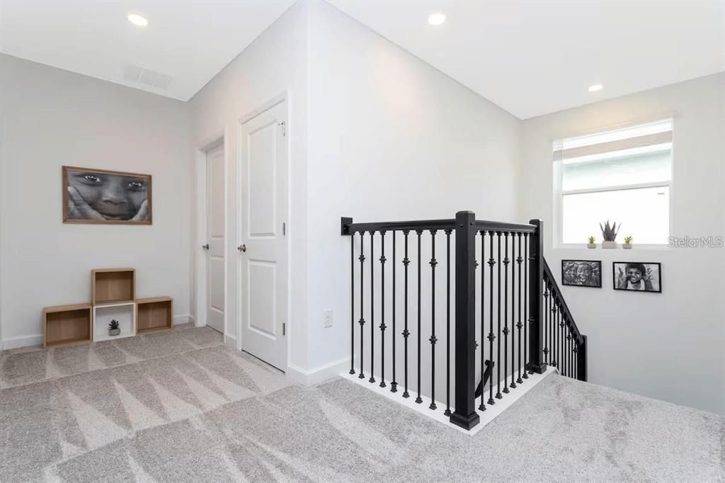 For Sale: $599,999 (6 beds, 5 baths, 3291 Square Feet)