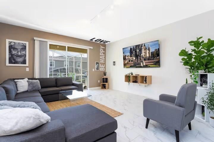 For Sale: $599,999 (6 beds, 5 baths, 3291 Square Feet)