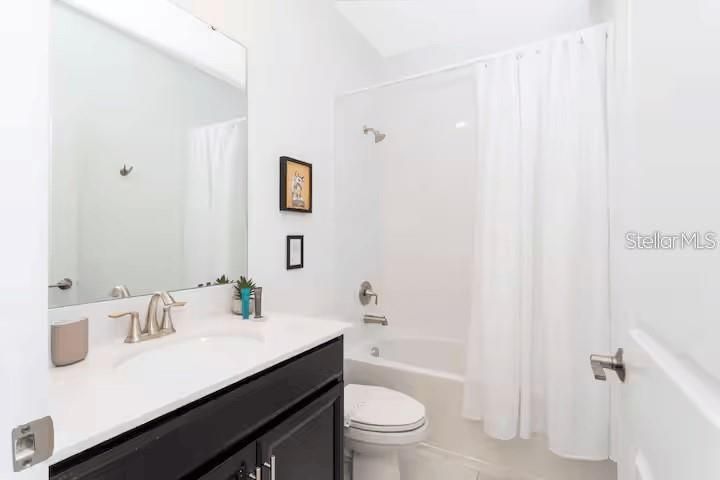 For Sale: $599,999 (6 beds, 5 baths, 3291 Square Feet)