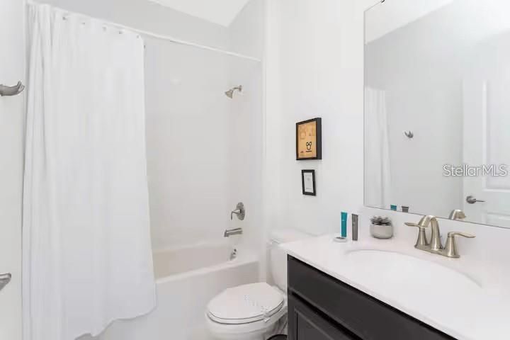 For Sale: $599,999 (6 beds, 5 baths, 3291 Square Feet)