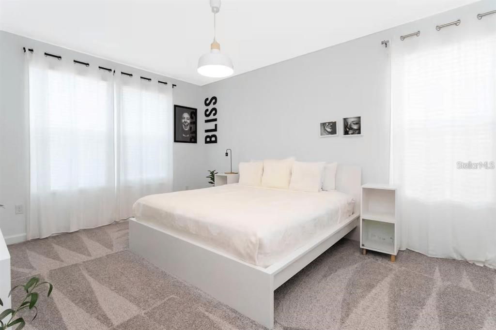 For Sale: $599,999 (6 beds, 5 baths, 3291 Square Feet)