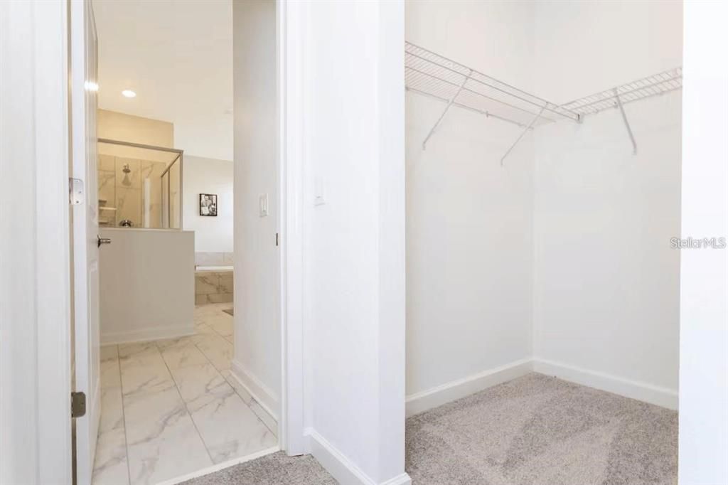 For Sale: $599,999 (6 beds, 5 baths, 3291 Square Feet)