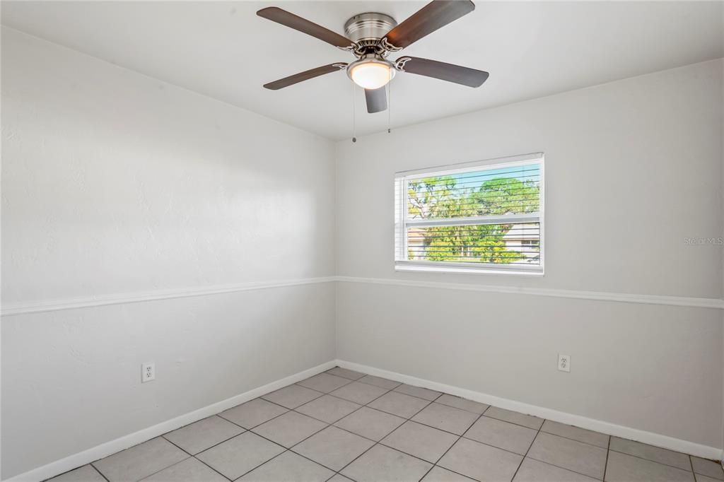 合同活跃: $319,900 (3 贝兹, 1 浴室, 1428 平方英尺)