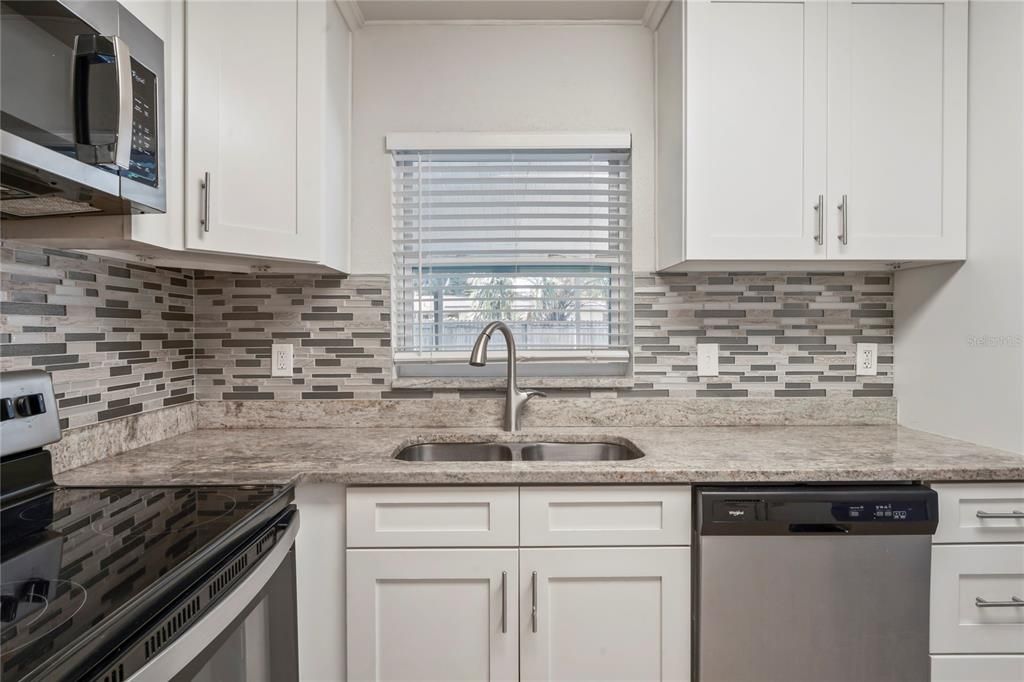 合同活跃: $319,900 (3 贝兹, 1 浴室, 1428 平方英尺)