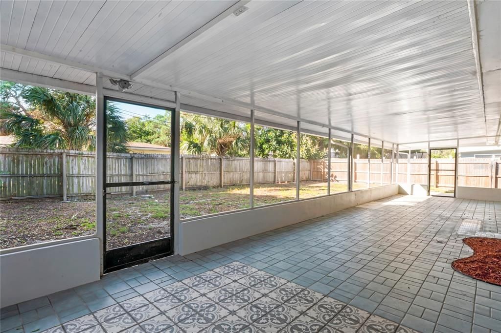 合同活跃: $319,900 (3 贝兹, 1 浴室, 1428 平方英尺)