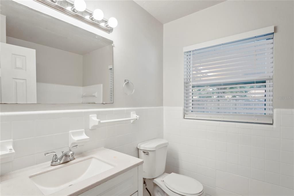 合同活跃: $319,900 (3 贝兹, 1 浴室, 1428 平方英尺)