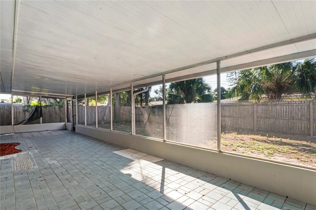 合同活跃: $319,900 (3 贝兹, 1 浴室, 1428 平方英尺)