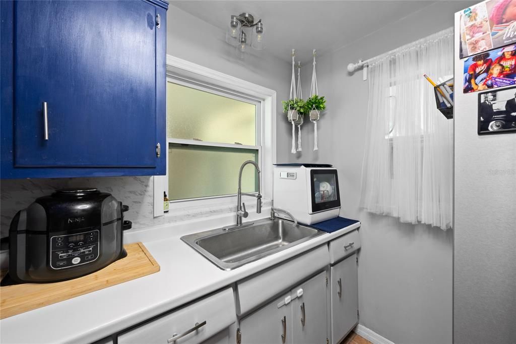 For Sale: $314,500 (3 beds, 1 baths, 1008 Square Feet)