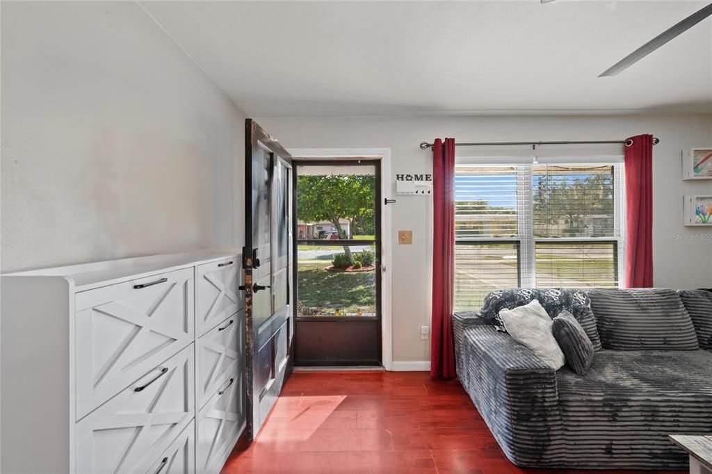 For Sale: $314,500 (3 beds, 1 baths, 1008 Square Feet)