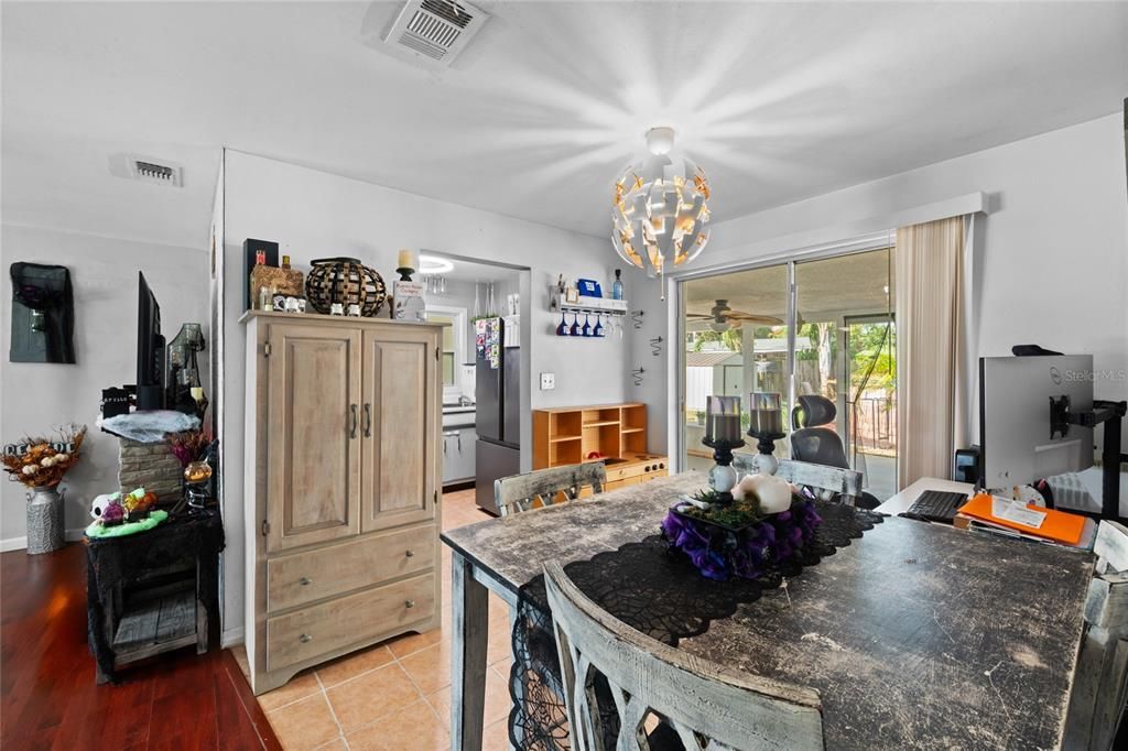 For Sale: $314,500 (3 beds, 1 baths, 1008 Square Feet)