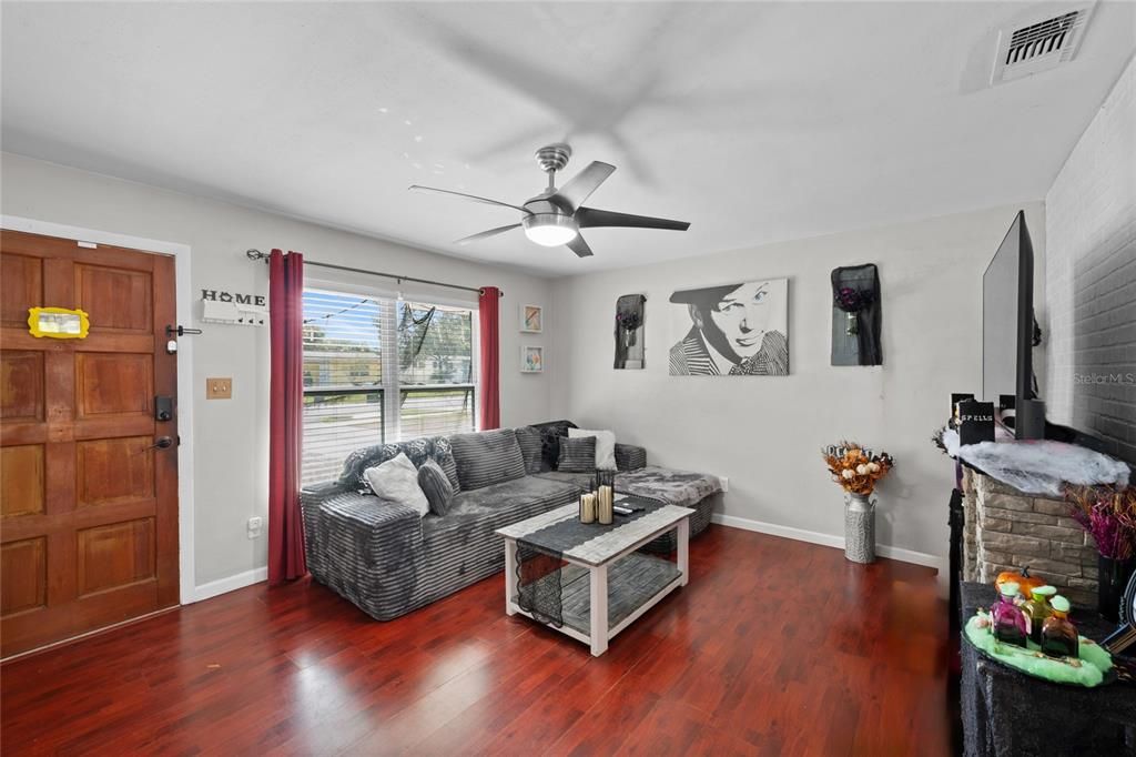 For Sale: $314,500 (3 beds, 1 baths, 1008 Square Feet)