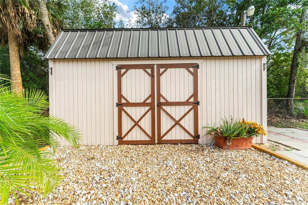 合同活跃: $299,900 (4 贝兹, 2 浴室, 2034 平方英尺)