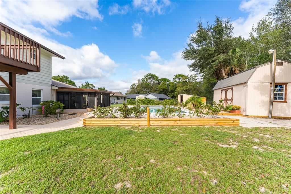 合同活跃: $299,900 (4 贝兹, 2 浴室, 2034 平方英尺)