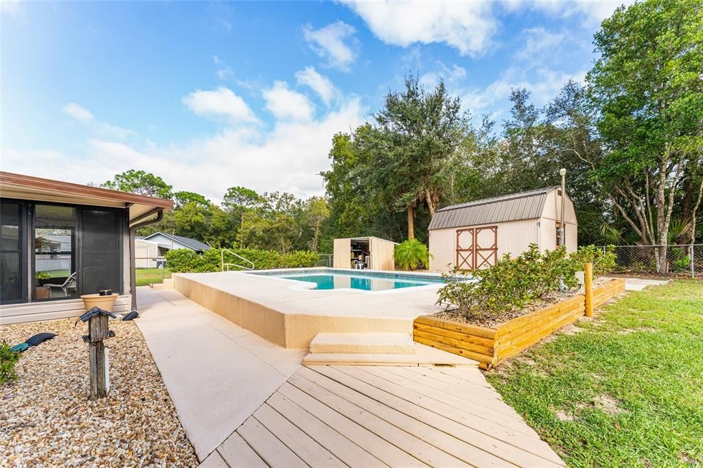 合同活跃: $299,900 (4 贝兹, 2 浴室, 2034 平方英尺)