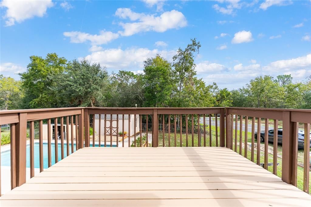 合同活跃: $299,900 (4 贝兹, 2 浴室, 2034 平方英尺)