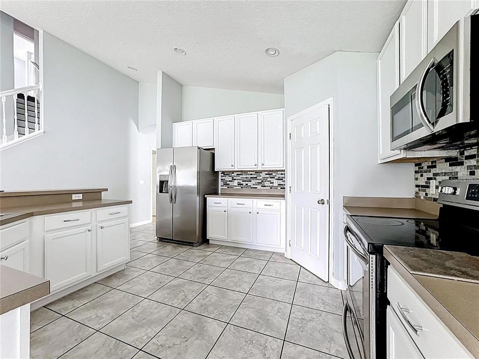 出租: $2,400 (4 贝兹, 2 浴室, 2399 平方英尺)