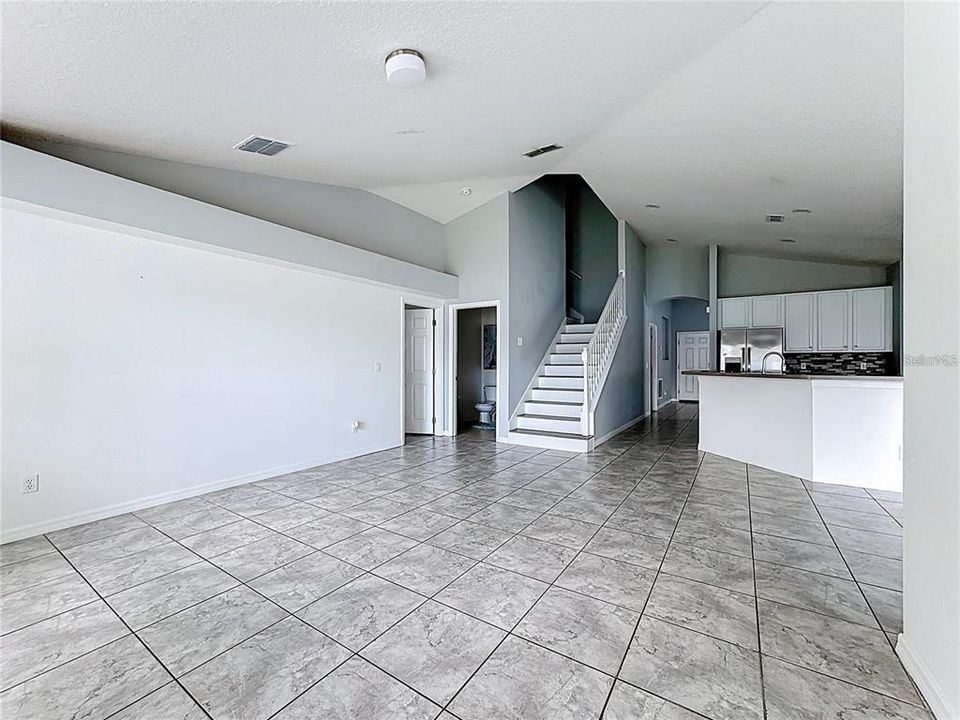 出租: $2,400 (4 贝兹, 2 浴室, 2399 平方英尺)