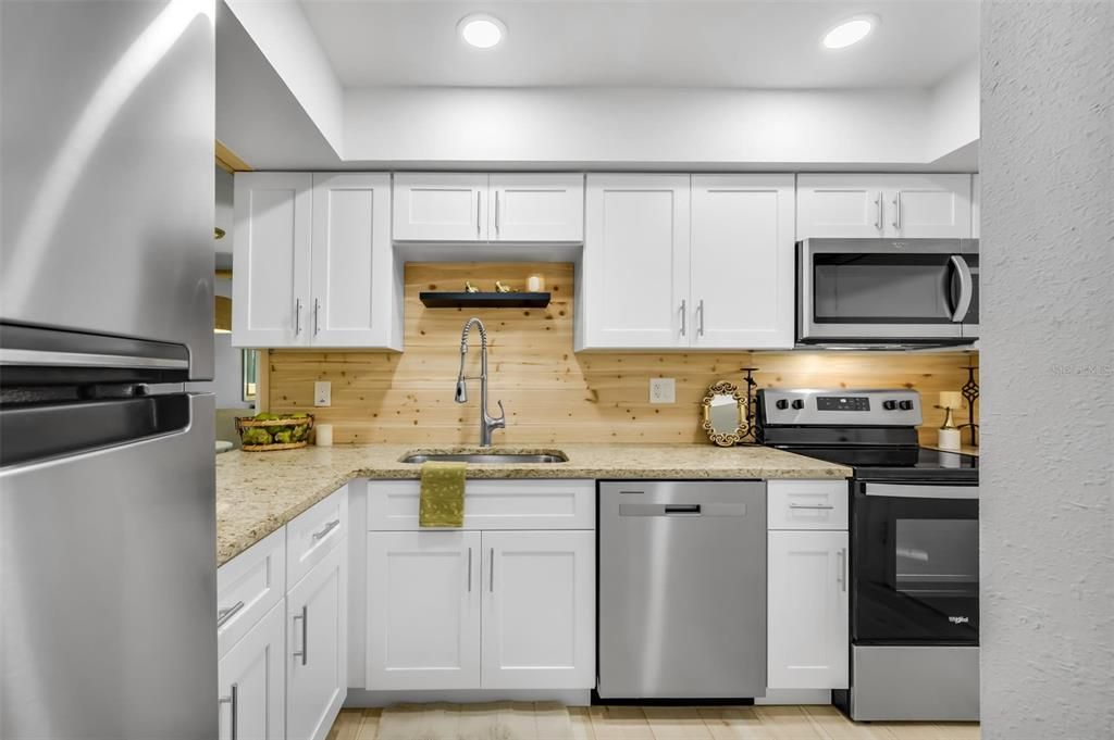 For Rent: $2,000 (2 beds, 1 baths, 853 Square Feet)