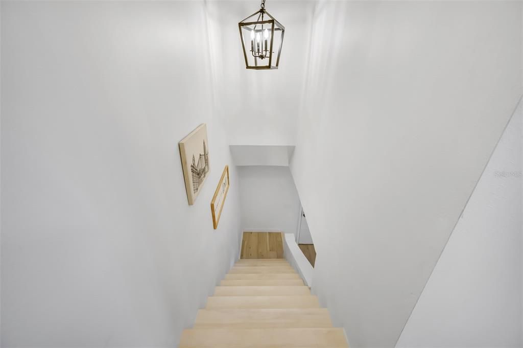 For Rent: $2,000 (2 beds, 1 baths, 853 Square Feet)