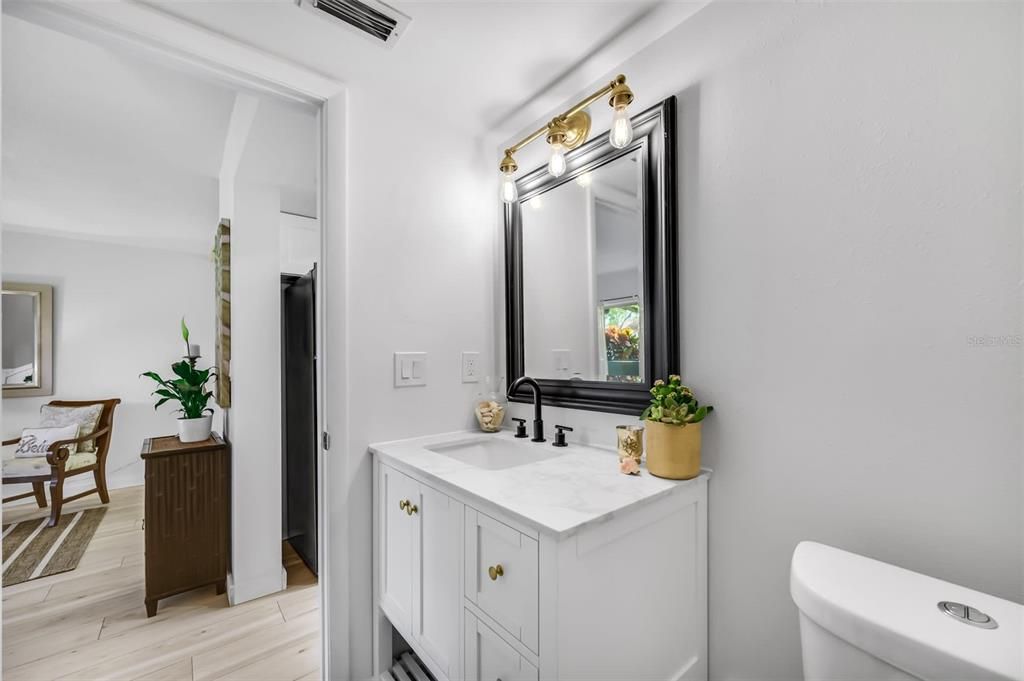 For Rent: $2,000 (2 beds, 1 baths, 853 Square Feet)