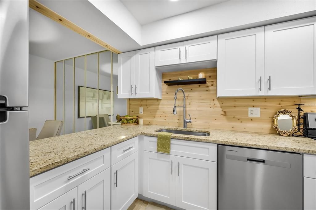 For Rent: $2,000 (2 beds, 1 baths, 853 Square Feet)