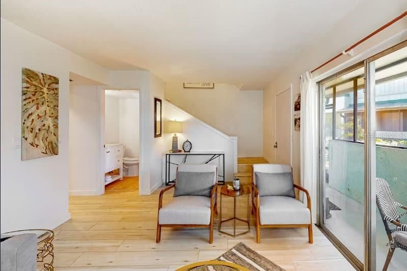 For Rent: $2,000 (2 beds, 1 baths, 853 Square Feet)