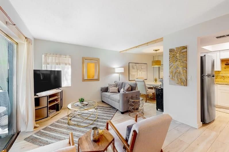 For Rent: $2,000 (2 beds, 1 baths, 853 Square Feet)