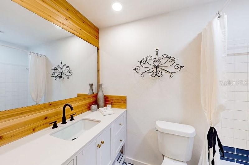 For Rent: $2,000 (2 beds, 1 baths, 853 Square Feet)