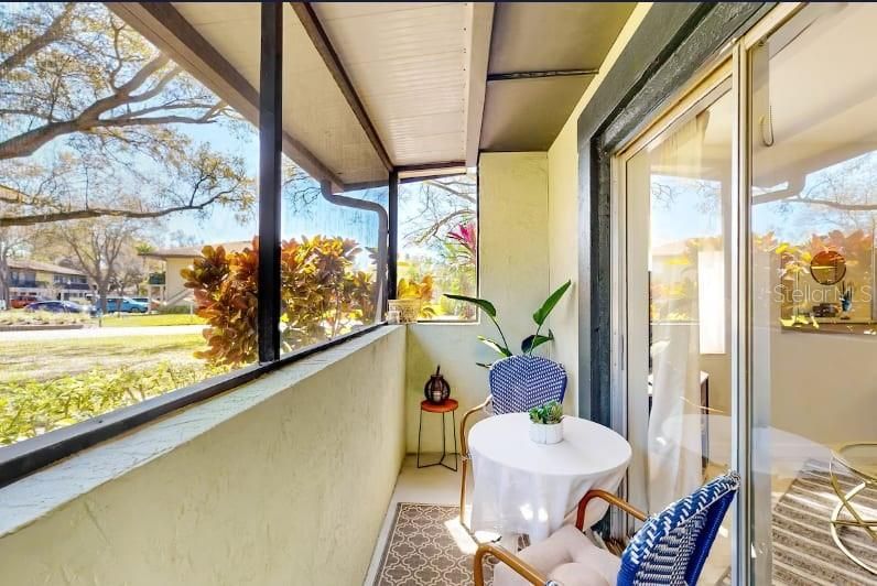 For Rent: $2,000 (2 beds, 1 baths, 853 Square Feet)