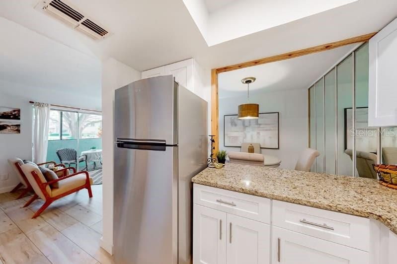 For Rent: $2,000 (2 beds, 1 baths, 853 Square Feet)