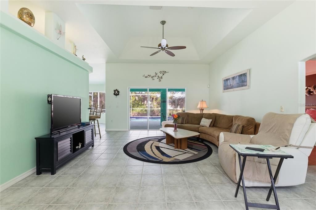 Active With Contract: $349,900 (3 beds, 2 baths, 1655 Square Feet)