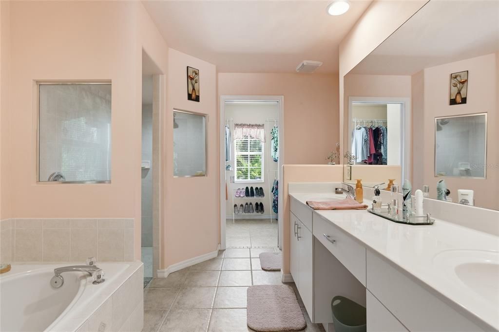 Active With Contract: $349,900 (3 beds, 2 baths, 1655 Square Feet)