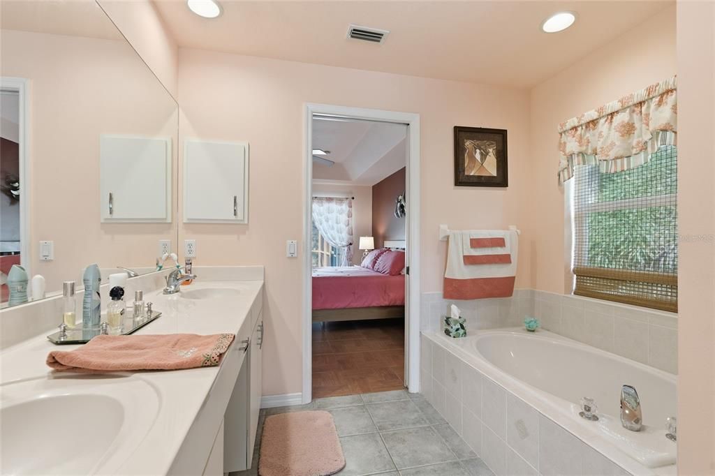 Active With Contract: $349,900 (3 beds, 2 baths, 1655 Square Feet)