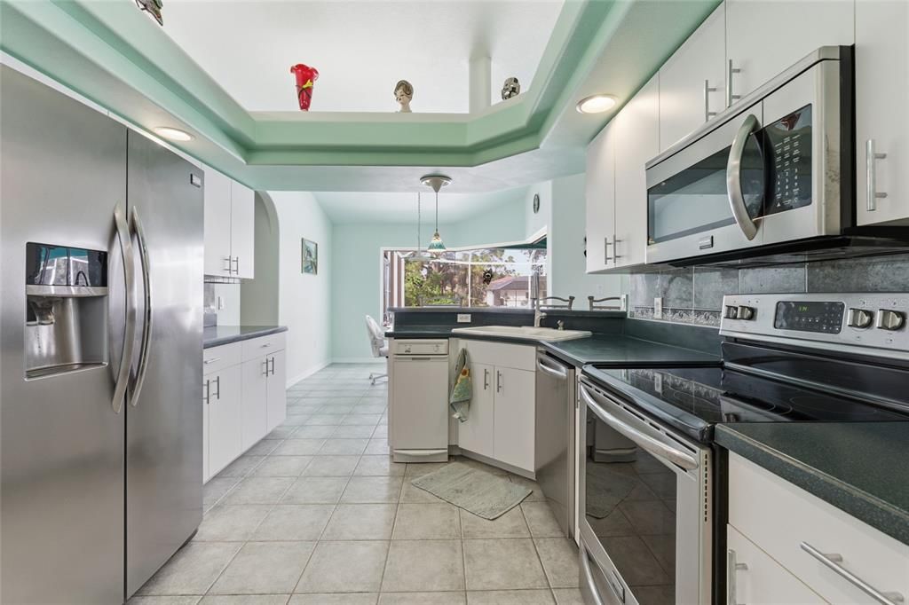 Active With Contract: $349,900 (3 beds, 2 baths, 1655 Square Feet)