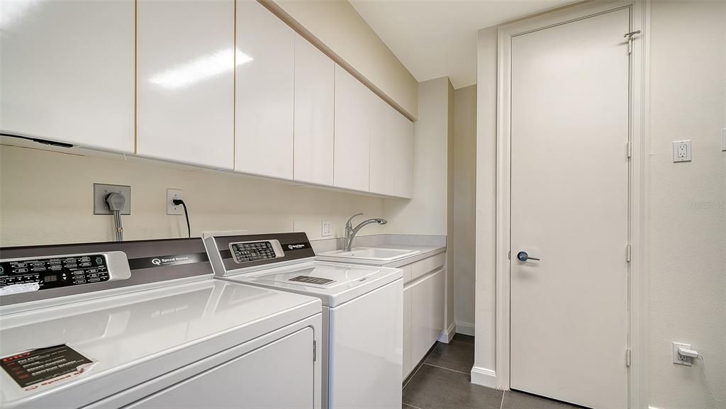 En Venta: $2,500,000 (3 camas, 3 baños, 2385 Pies cuadrados)