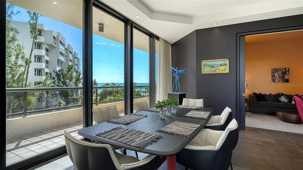 En Venta: $2,500,000 (3 camas, 3 baños, 2385 Pies cuadrados)