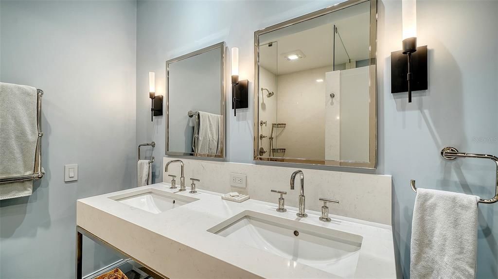 En Venta: $2,500,000 (3 camas, 3 baños, 2385 Pies cuadrados)