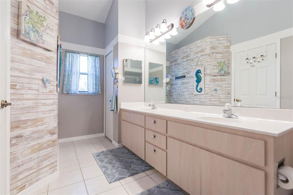 For Sale: $282,000 (3 beds, 2 baths, 1807 Square Feet)