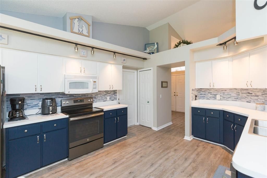 For Sale: $282,000 (3 beds, 2 baths, 1807 Square Feet)