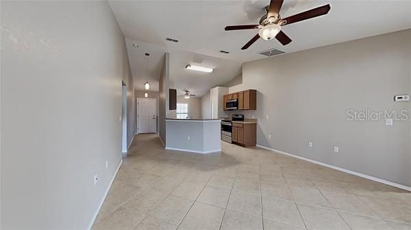 For Rent: $1,900 (3 beds, 2 baths, 1113 Square Feet)