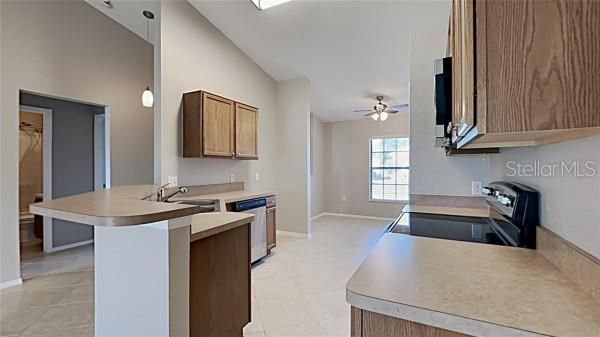 For Rent: $1,900 (3 beds, 2 baths, 1113 Square Feet)