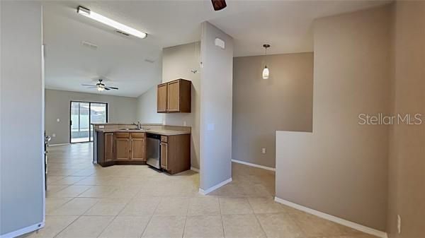 For Rent: $1,900 (3 beds, 2 baths, 1113 Square Feet)